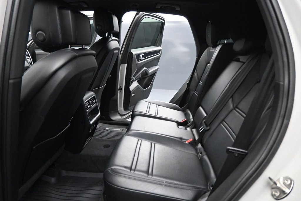 Used 2021 Porsche Cayenne AWD/4WD image 17