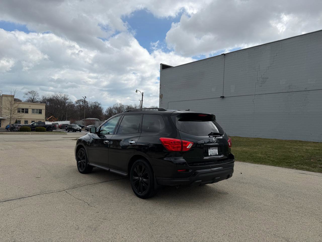 Used 2018 Nissan Pathfinder SL w/ Midnight Edition Package image 5