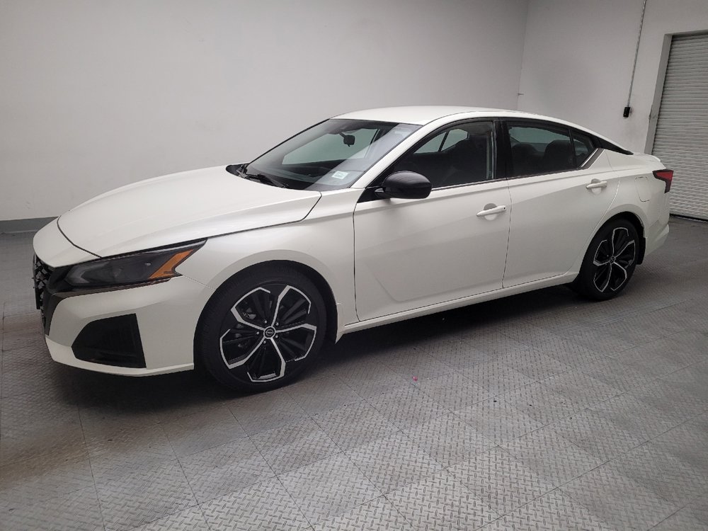 Used 2023 Nissan Altima 2.5 SR FWD image 2
