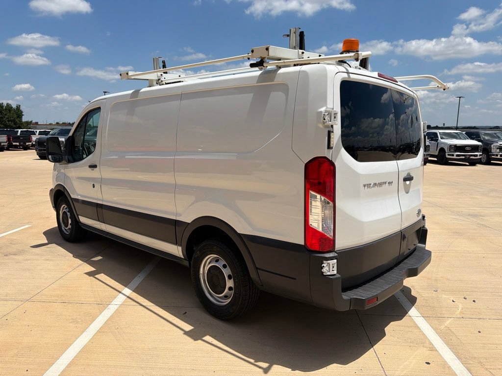 Used 2016 Ford Transit 150 130 Low Roof RWD image 5