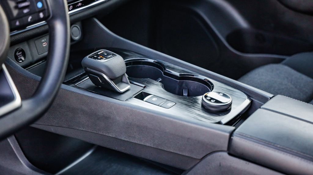 Used 2024 Nissan Rogue SV image 20