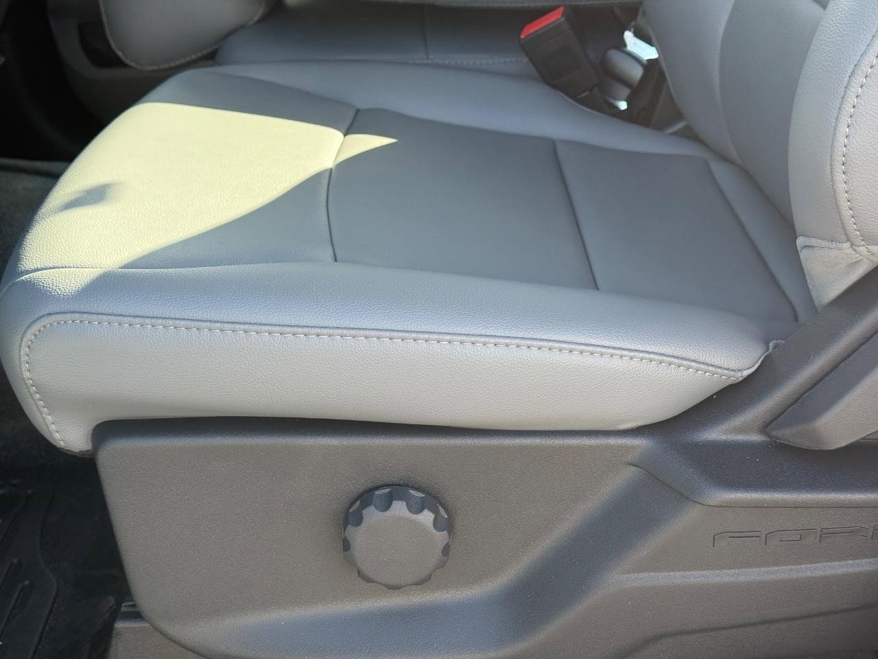 New 2025 Ford F550 4x4 Regular Cab Super Duty image 17