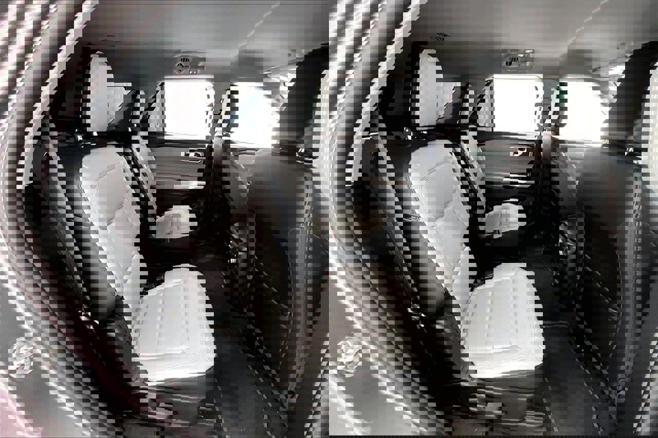 Used 2021 Ford Explorer XLT w/ Equipment Group 202A image 24