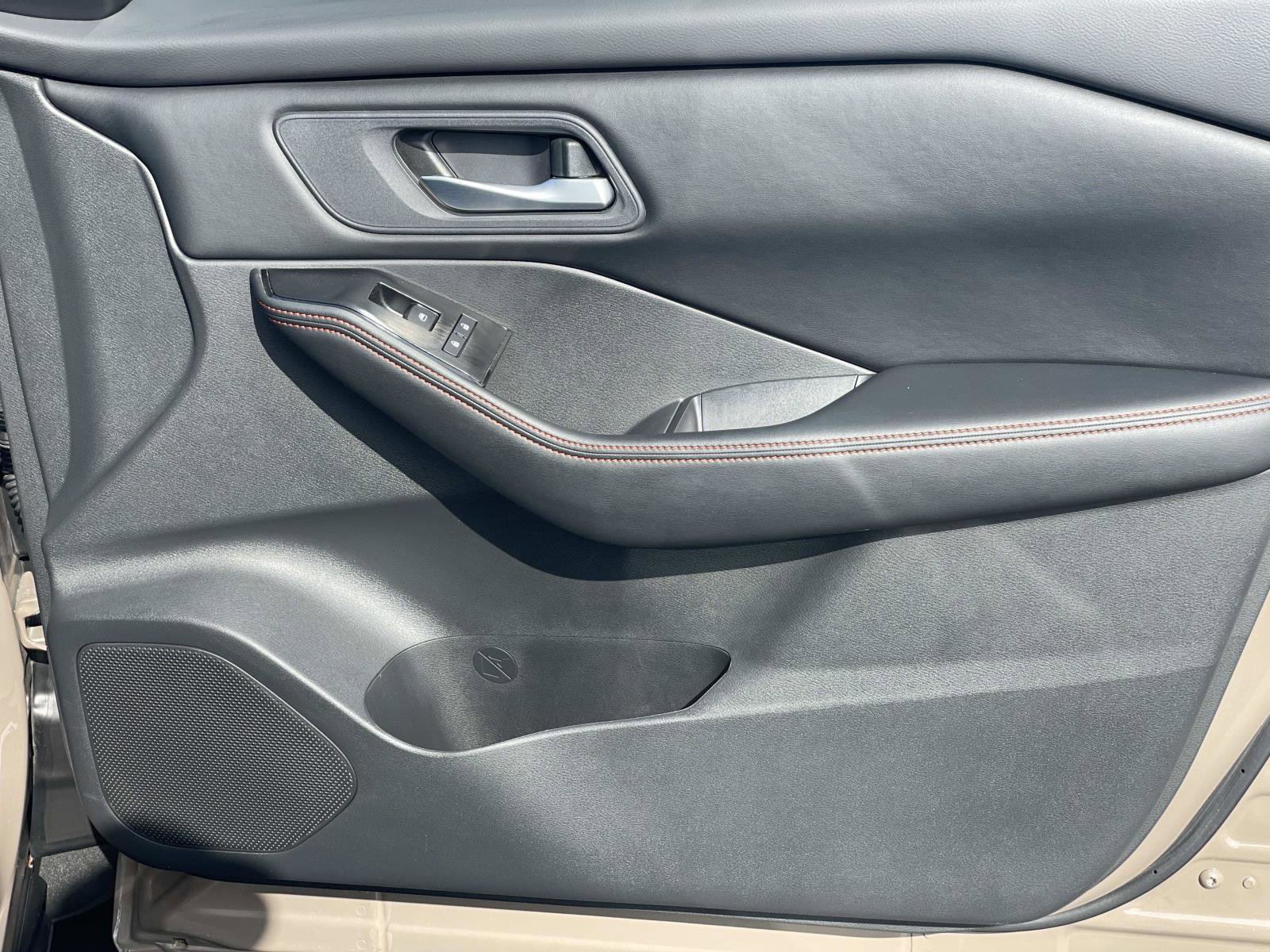 Used 2025 Nissan Rogue SV image 26