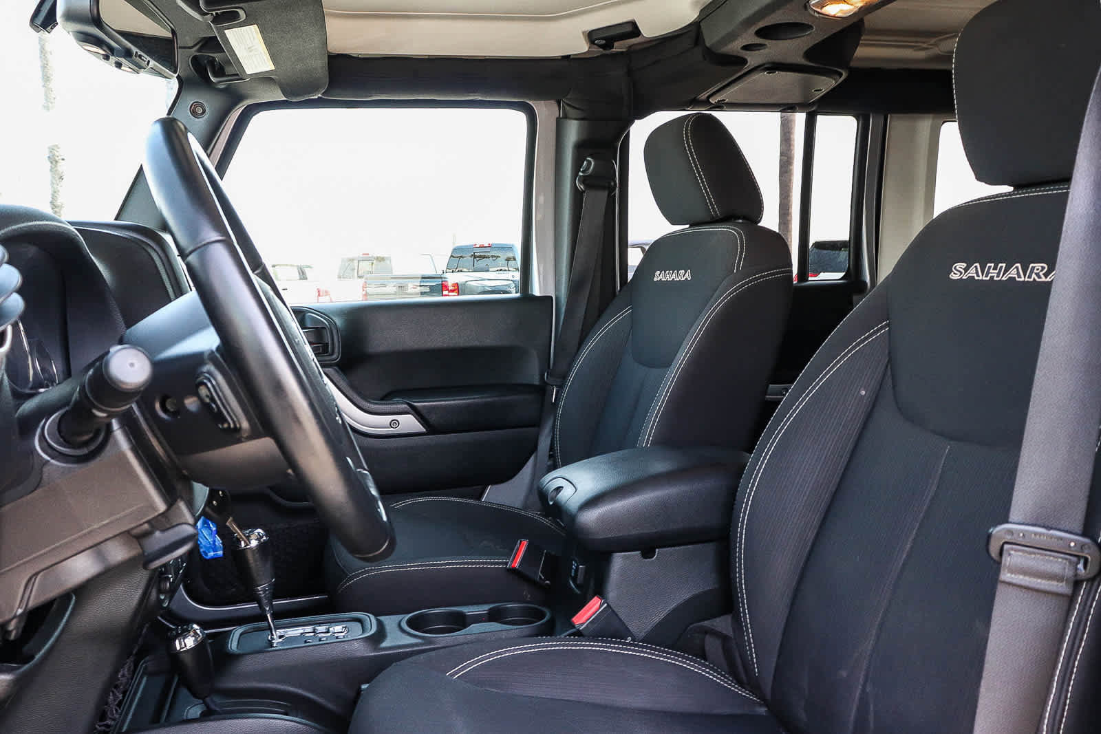 Used 2018 Jeep Wrangler Unlimited Sahara AWD/4WD image 27
