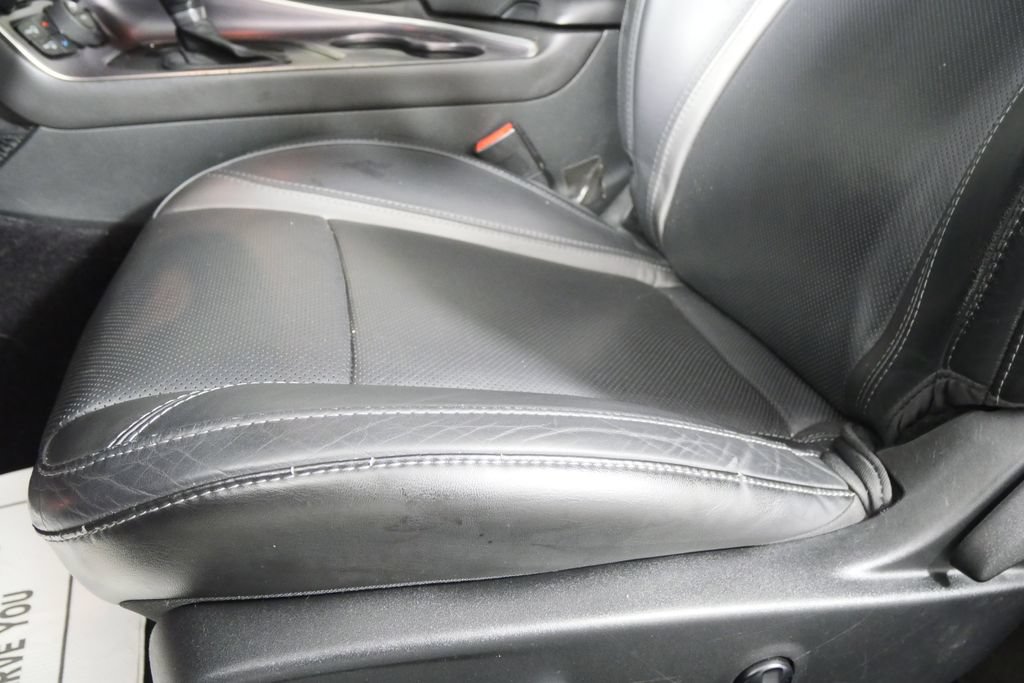 Used 2017 Dodge Challenger R/T Plus RWD image 8