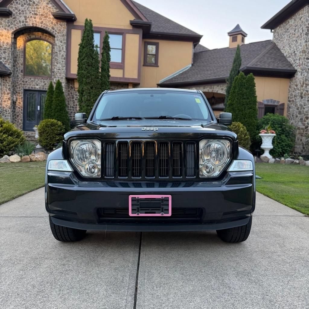 Used 2010 Jeep Liberty Sport w/ Popular Equipment Group AWD/4WD image 3