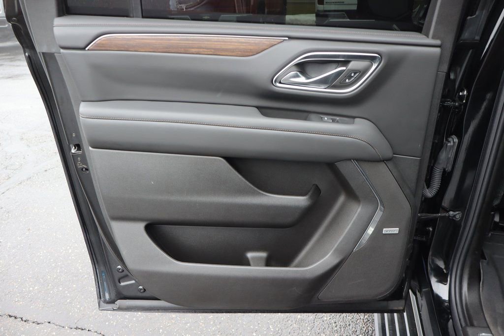 Used 2023 Chevrolet Suburban High Country image 25