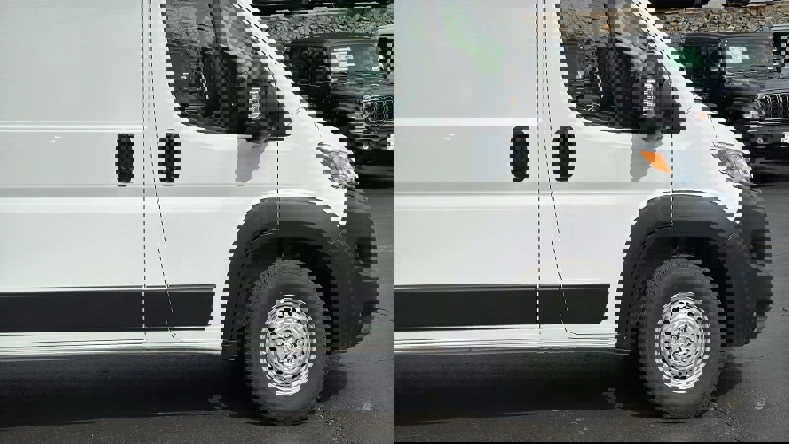 Used 2025 RAM ProMaster 2500 w/ Convenience Group image 5