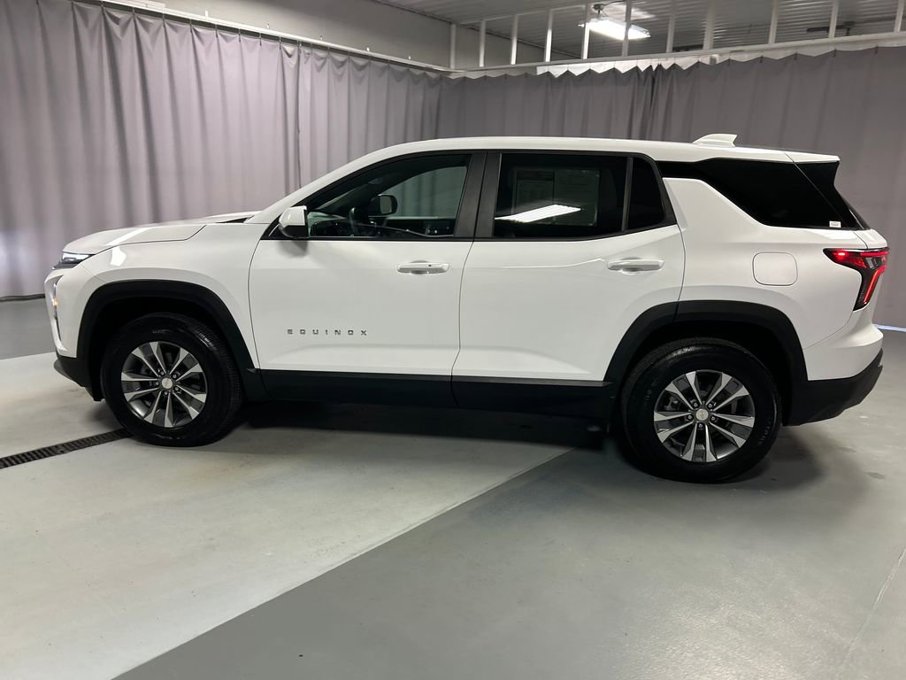 Used 2025 Chevrolet Equinox LT w/ Safety and Technology Package image 4