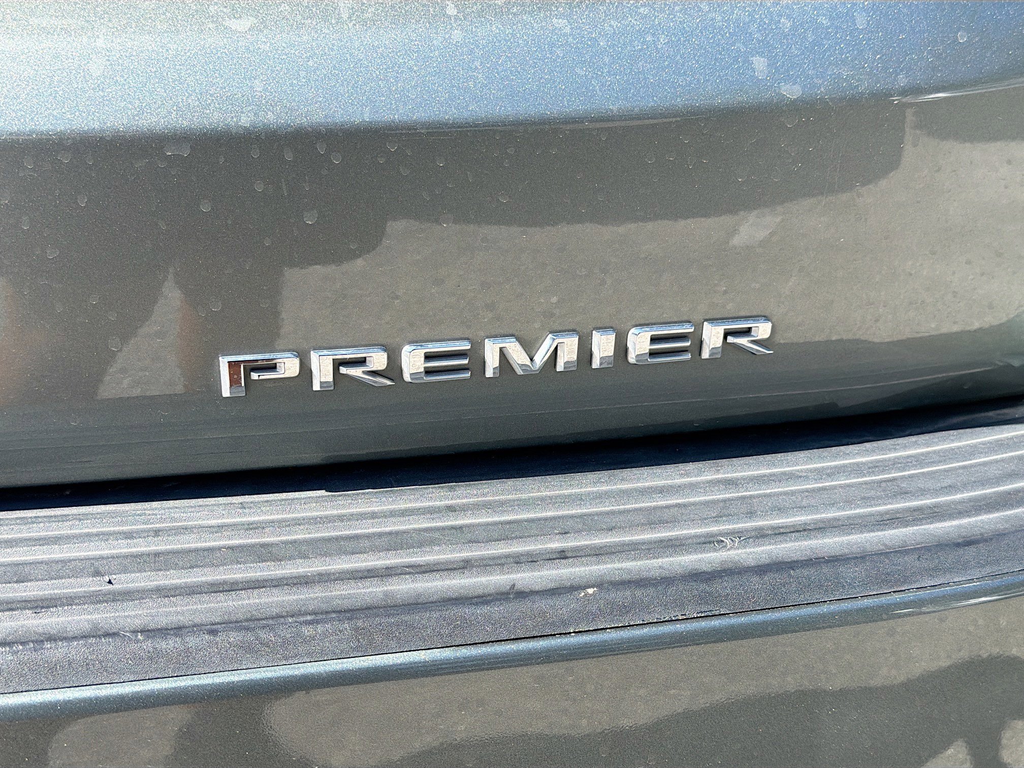 Used 2023 Chevrolet Suburban Premier image 11