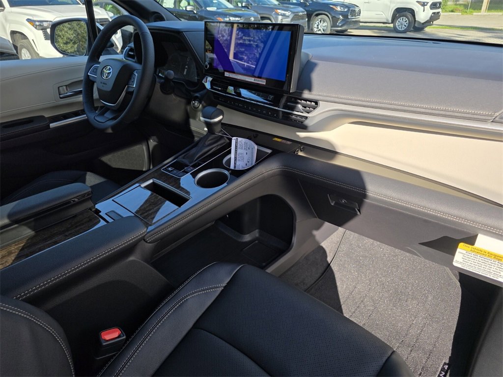 New 2025 Toyota Sienna Platinum image 13