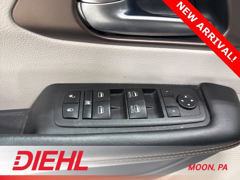 Used 2019 Chrysler Pacifica Touring-L w/ Advanced Safetytec Group image 24