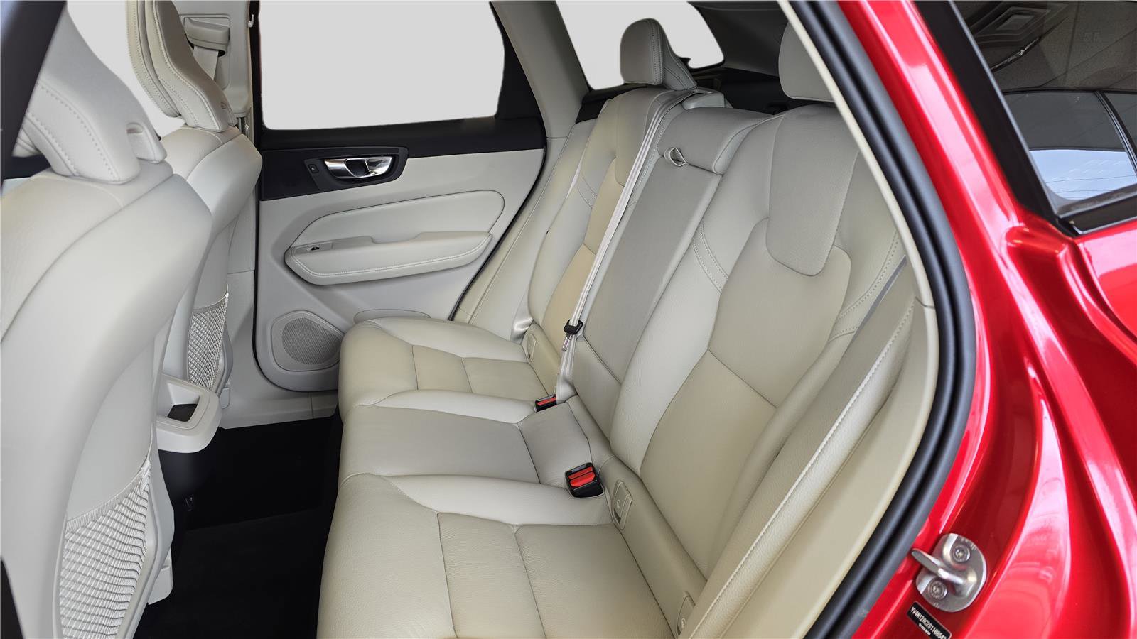 Used 2025 Volvo XC60 B5 Plus w/ Climate Package image 18