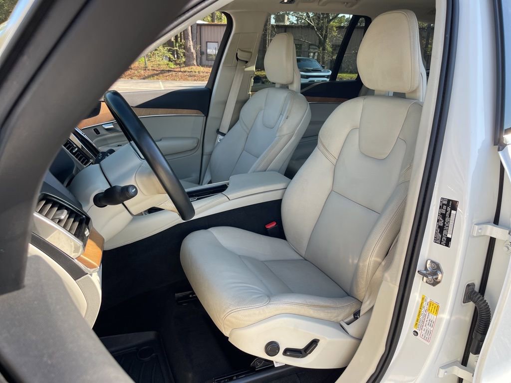 Used 2022 Volvo XC90 T6 Momentum w/ Advanced Package image 22