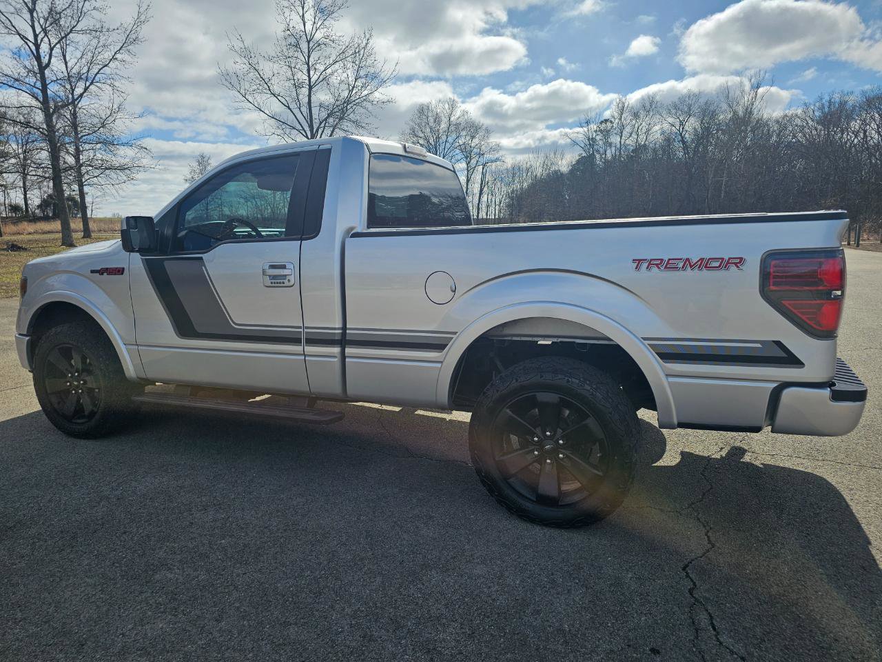 Used 2014 Ford F150 FX4 w/ FX Appearance Package AWD/4WD image 9