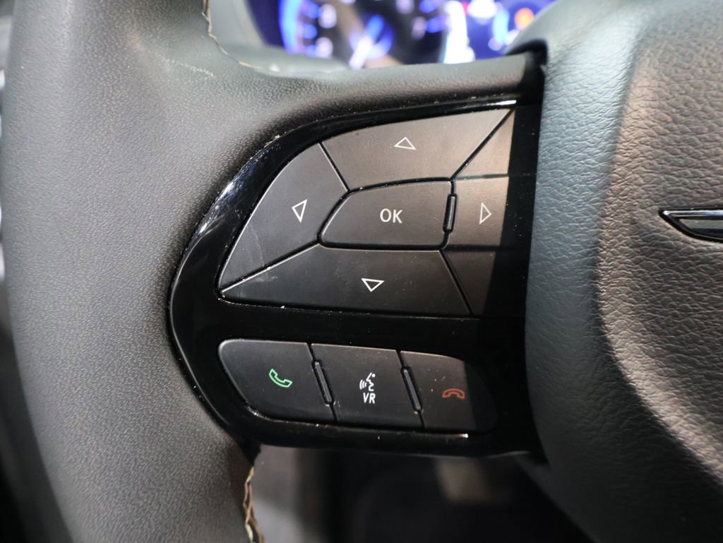 Certified 2025 Chrysler Pacifica Limited image 40