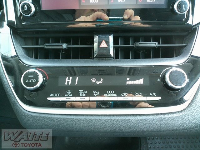 Used 2020 Toyota Corolla LE image 16