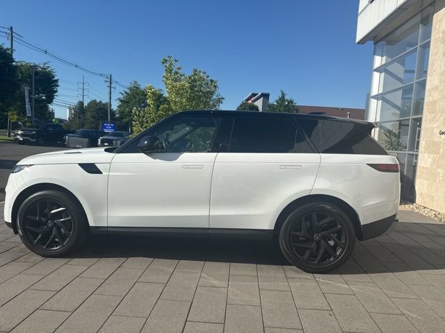Used 2025 Land Rover Range Rover Sport SE AWD/4WD image 8