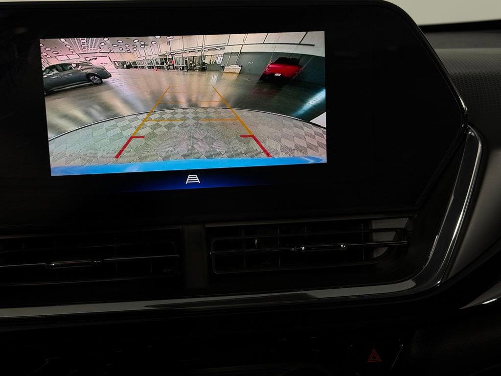 Used 2024 Chevrolet Trax RS w/ Sunroof Package FWD image 20