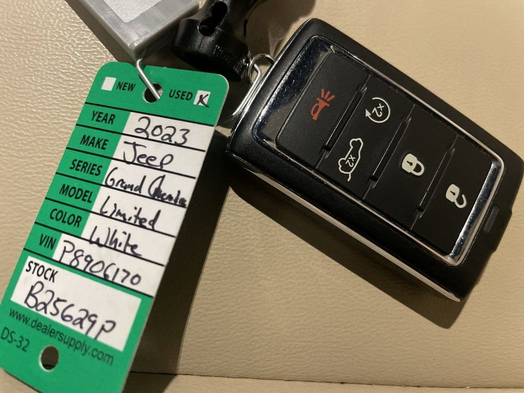 Used 2023 Jeep Grand Cherokee Limited image 30