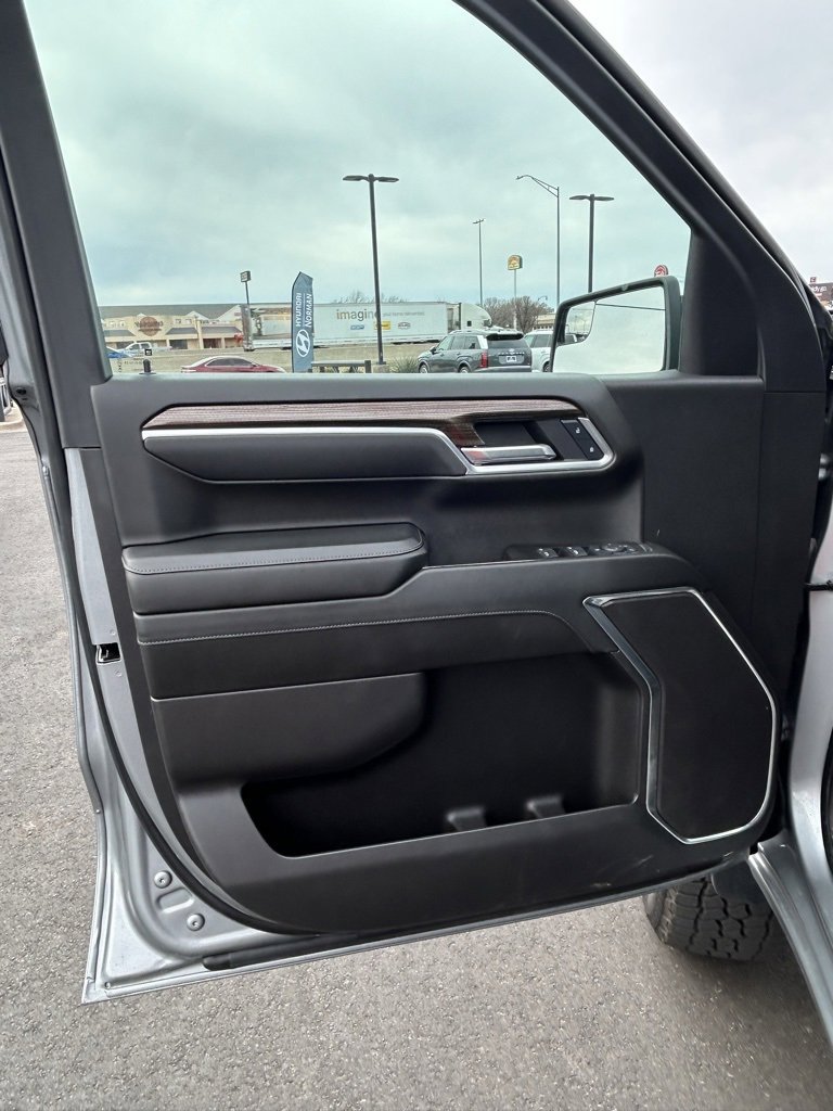 Used 2025 Chevrolet Silverado 1500 LT image 10