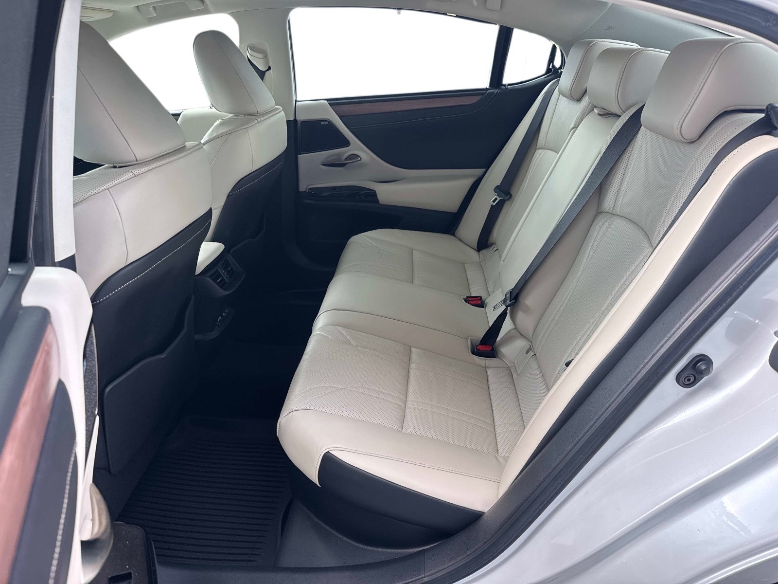Certified 2023 Lexus ES 300h Ultra Luxury w/ Accessory Package (Z2) FWD image 12