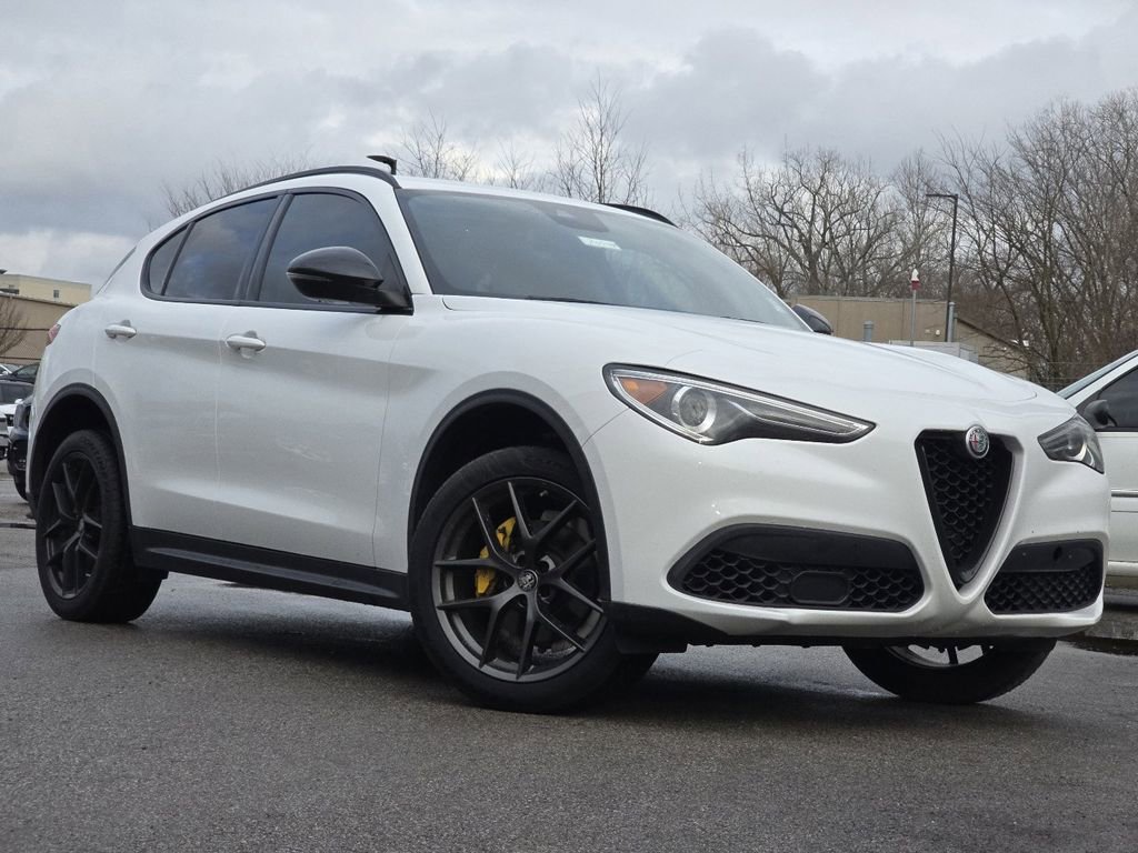 Used 2020 Alfa Romeo Stelvio w/ Nero Edizione