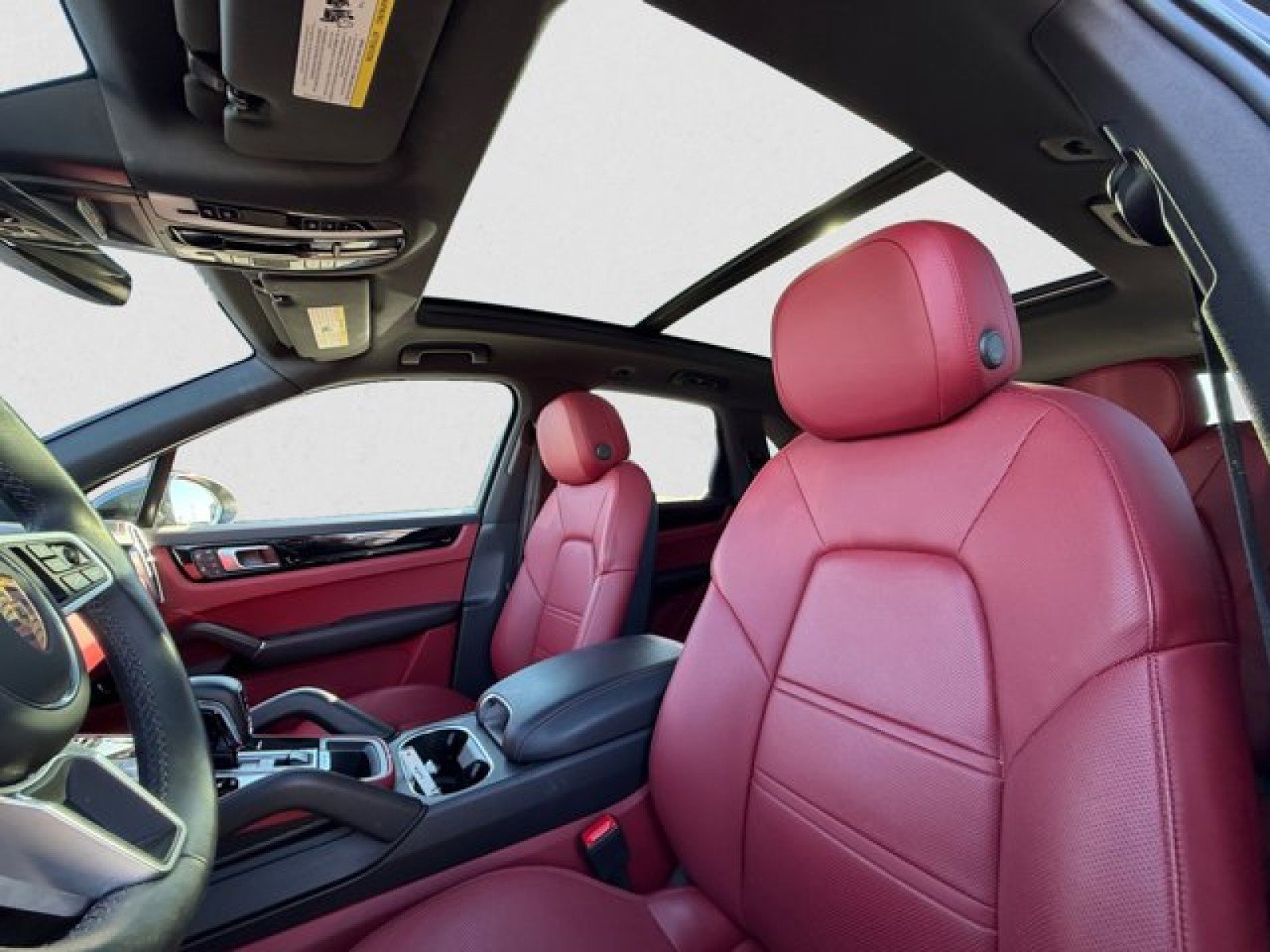 Used 2022 Porsche Cayenne AWD/4WD image 12