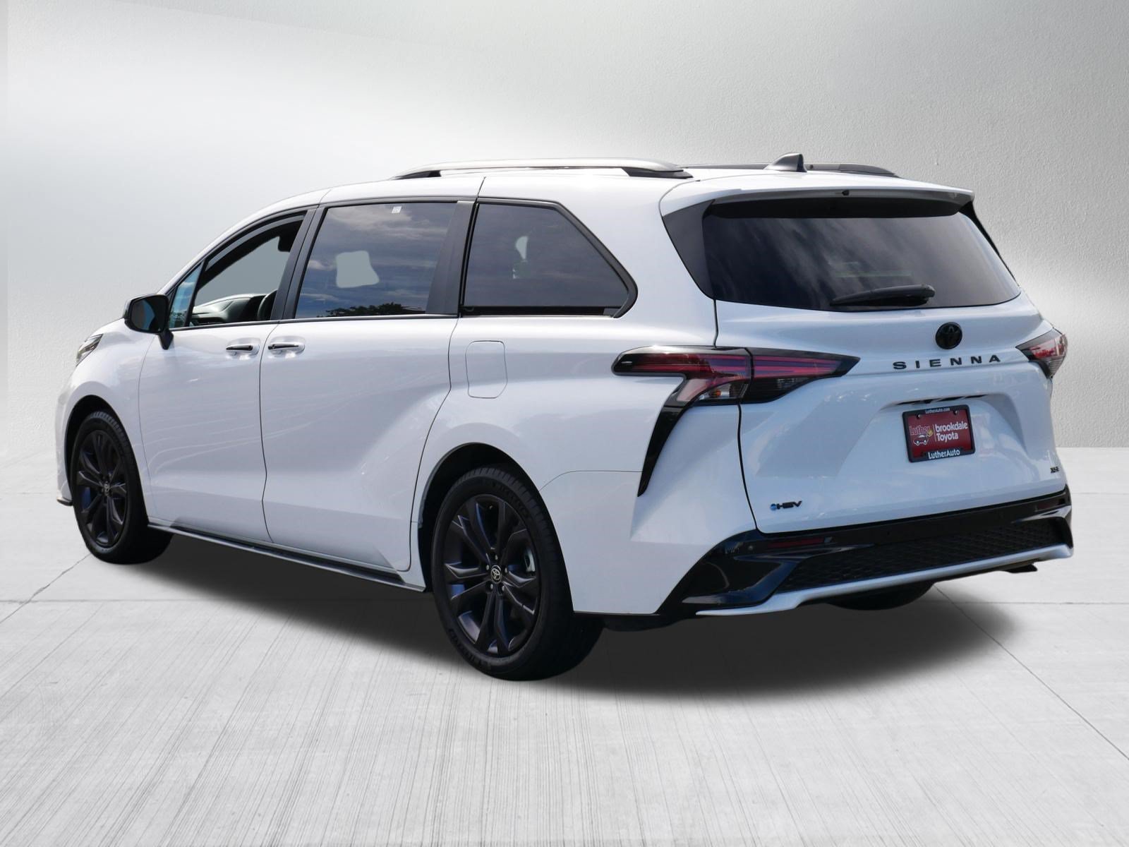 Certified 2026 Toyota Sienna XSE FWD image 5
