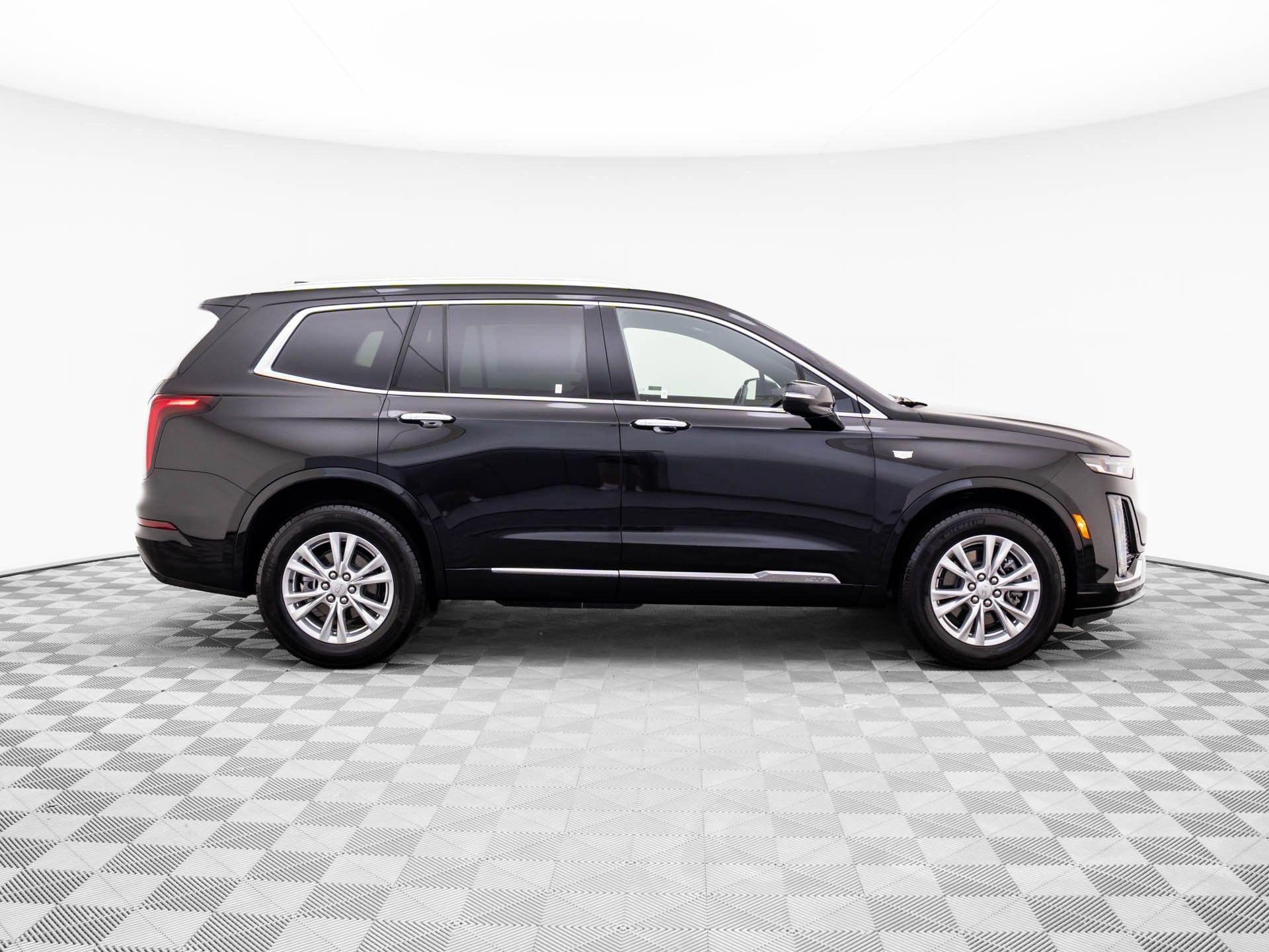 New 2025 Cadillac XT6 Luxury image 8