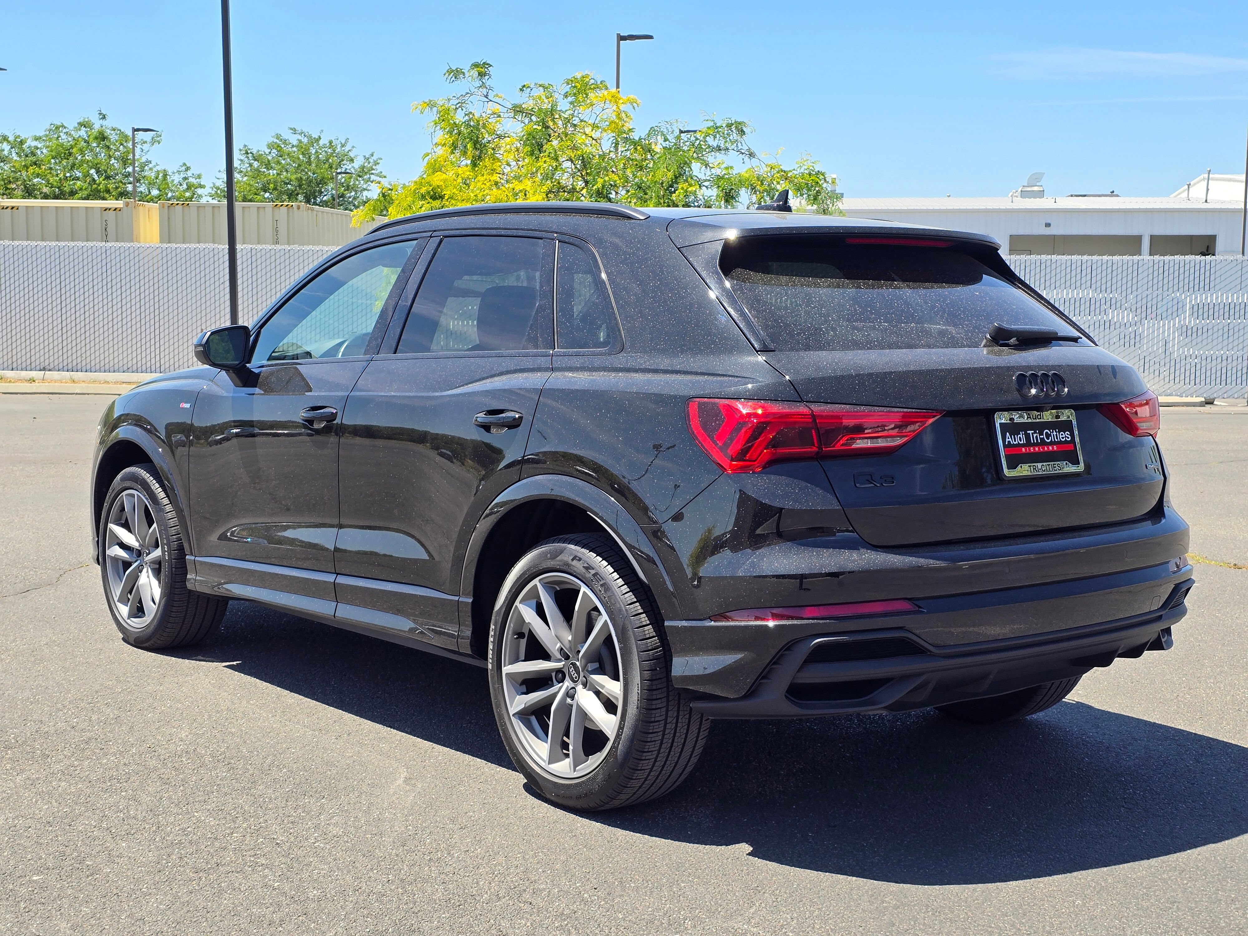 Certified 2025 Audi Q3 2.0T Premium w/ Convenience Package AWD/4WD image 33