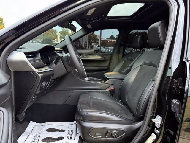 Used 2025 Jeep Grand Cherokee L Altitude RWD image 13