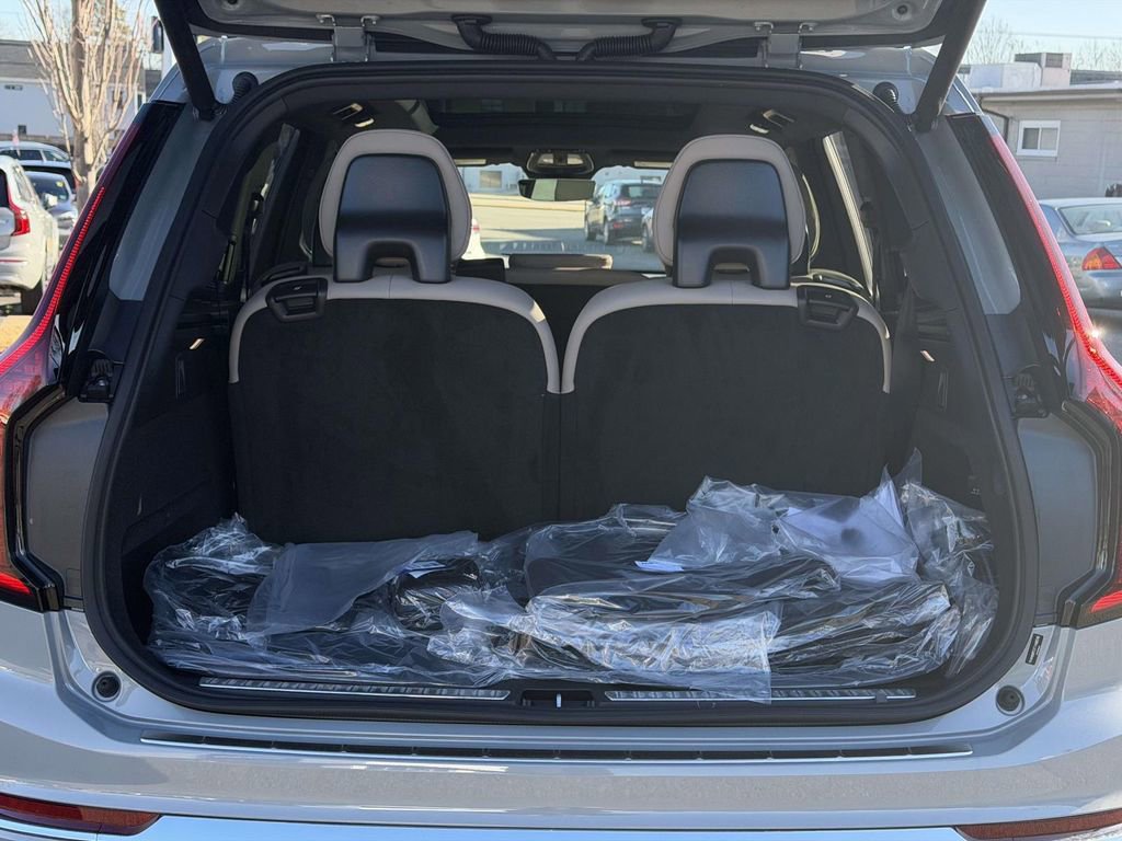 New 2026 Volvo XC90 T8 Plus w/ Protection Package Premier image 13
