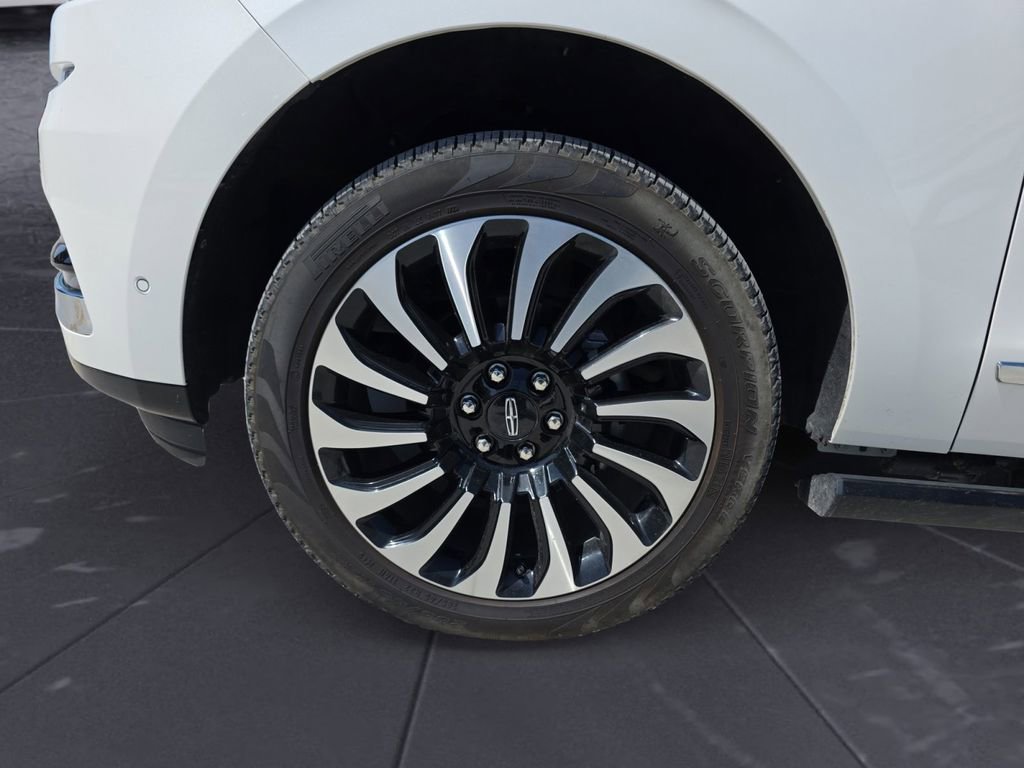 Used 2023 Lincoln Navigator Black Label AWD/4WD image 14