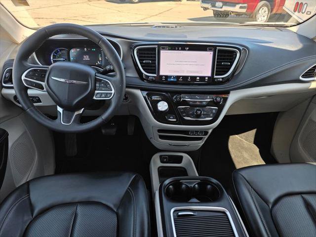 Certified 2023 Chrysler Pacifica Touring-L FWD image 18