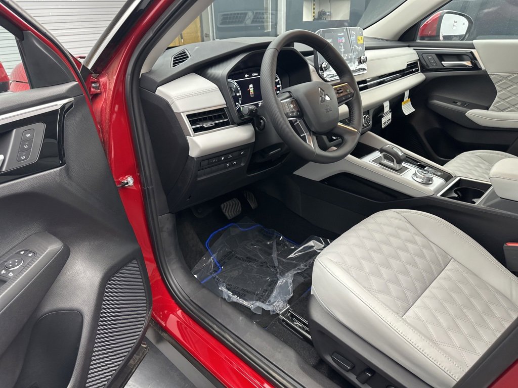 New 2025 Mitsubishi Outlander SEL image 27