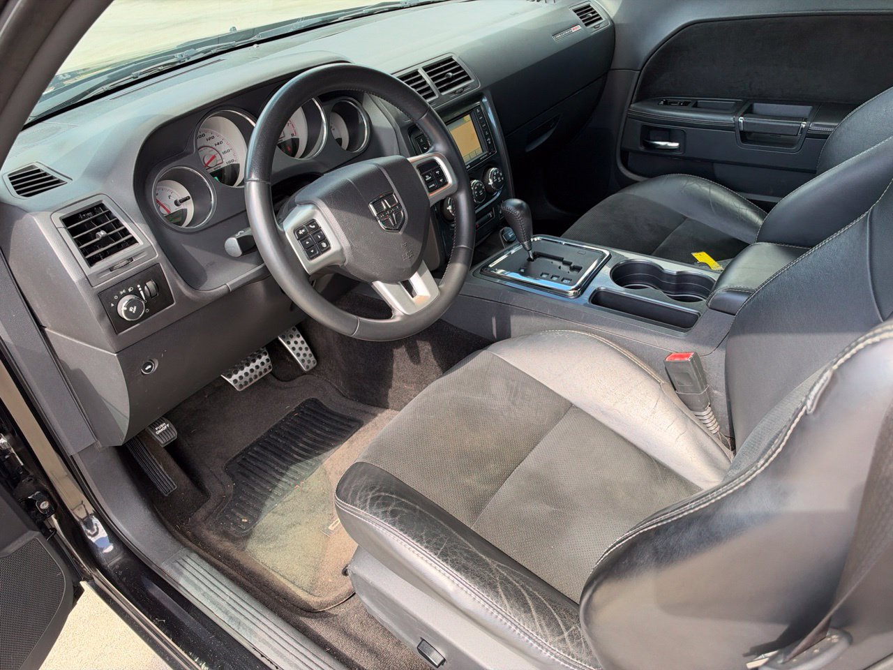 Used 2011 Dodge Challenger SRT8 w/ SRT Option Group II RWD image 9