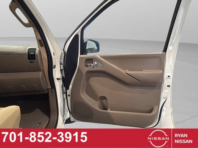 Used 2013 Nissan Frontier SV AWD/4WD image 25