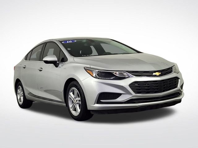 Used 2016 Chevrolet Cruze LT w/ Convenience Package FWD image 3
