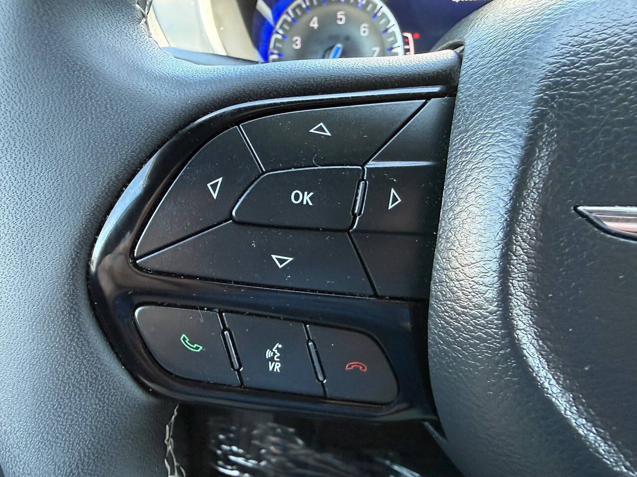 Used 2024 Chrysler Pacifica Touring FWD image 34