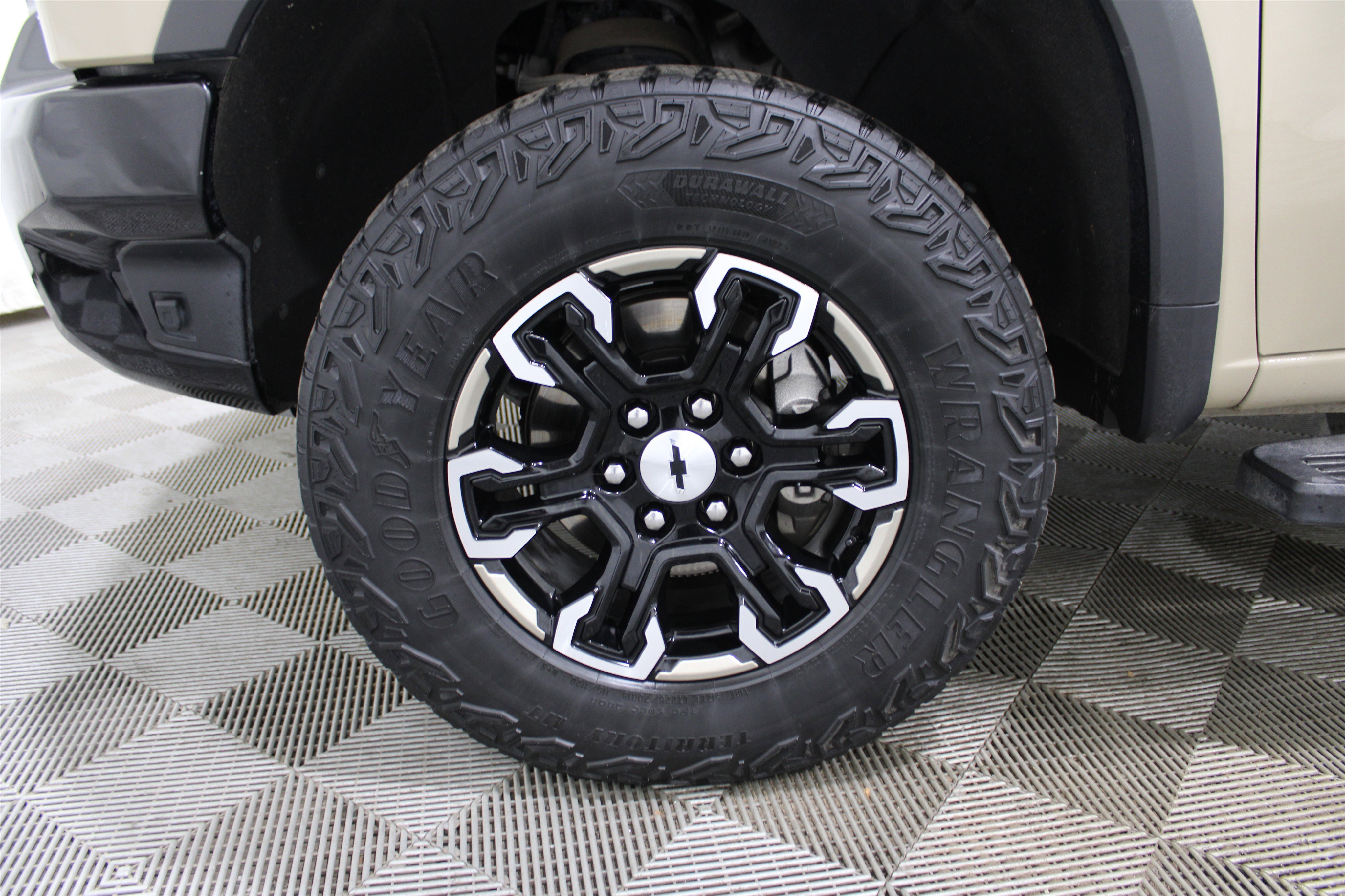 Used 2023 Chevrolet Silverado 1500 ZR2 image 42