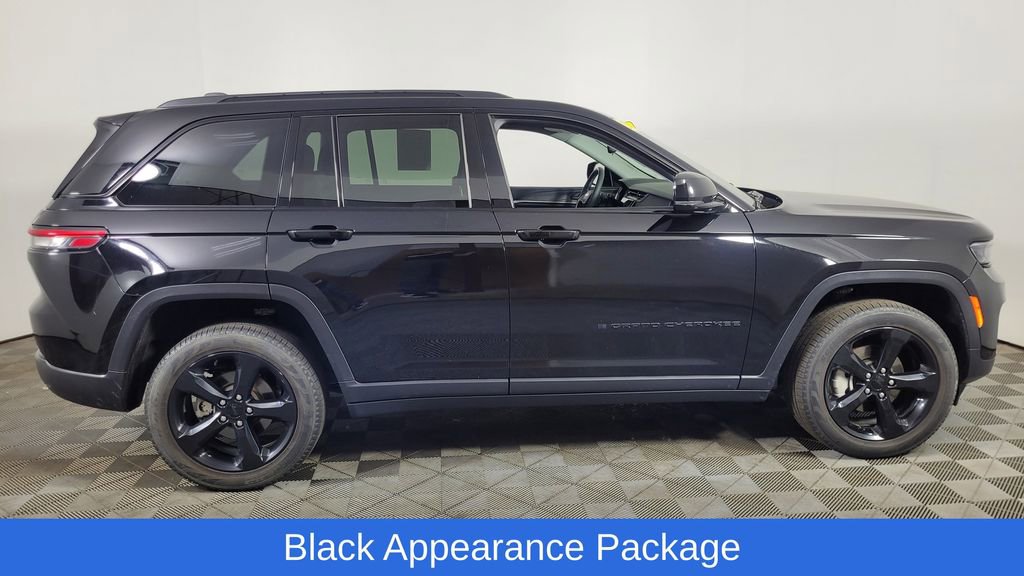Used 2023 Jeep Grand Cherokee Limited w/ Black Appearance Package image 9