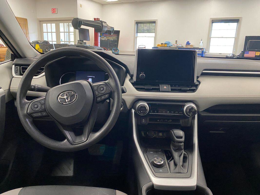 Used 2025 Toyota RAV4 XLE image 10
