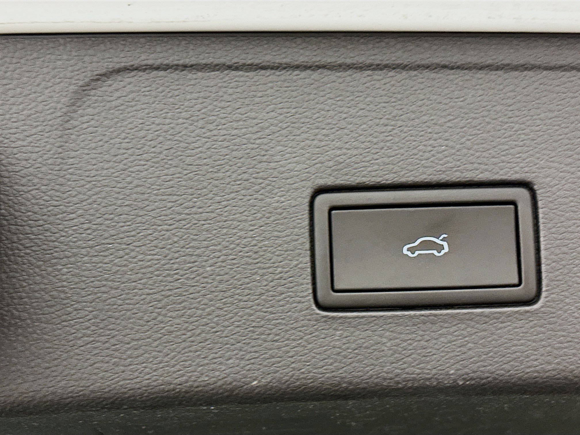 Used 2022 Volkswagen Atlas Cross Sport SE image 30