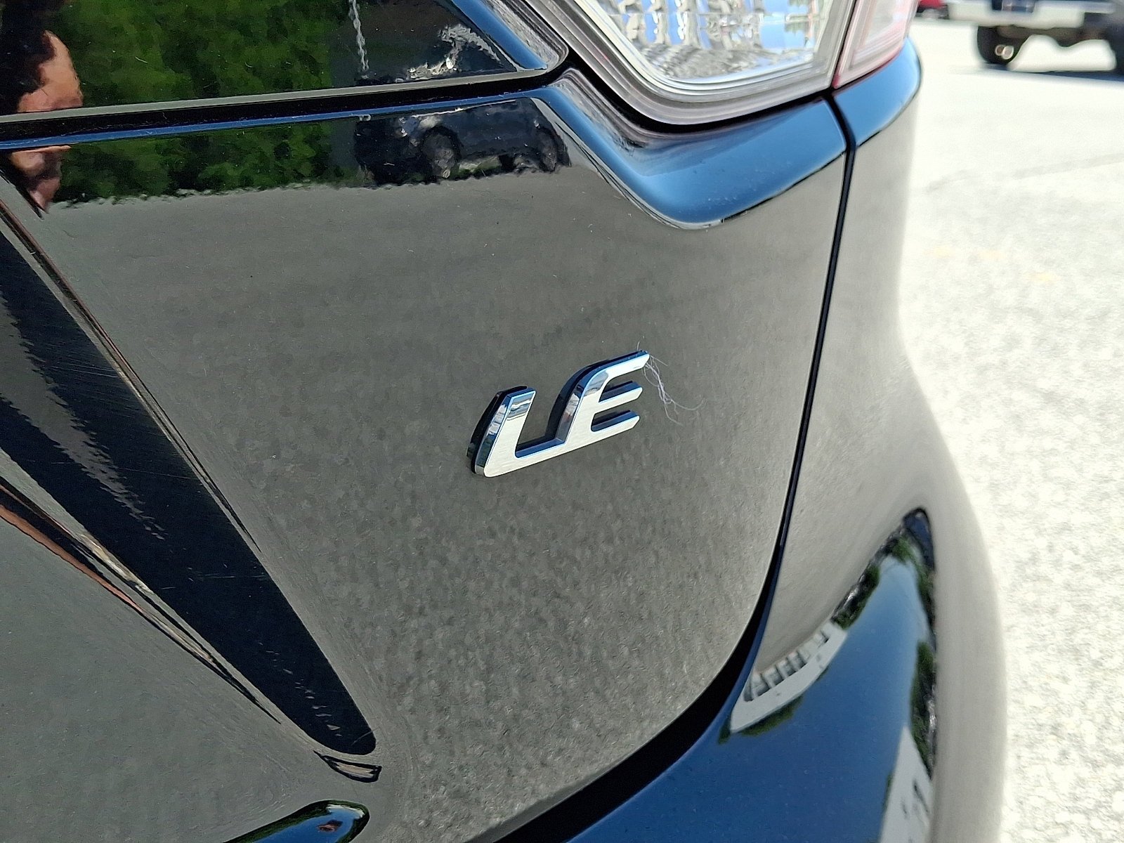Used 2025 Toyota Corolla LE FWD image 30