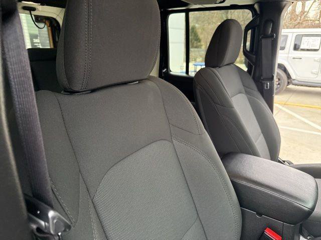 Used 2023 Jeep Wrangler Unlimited image 36