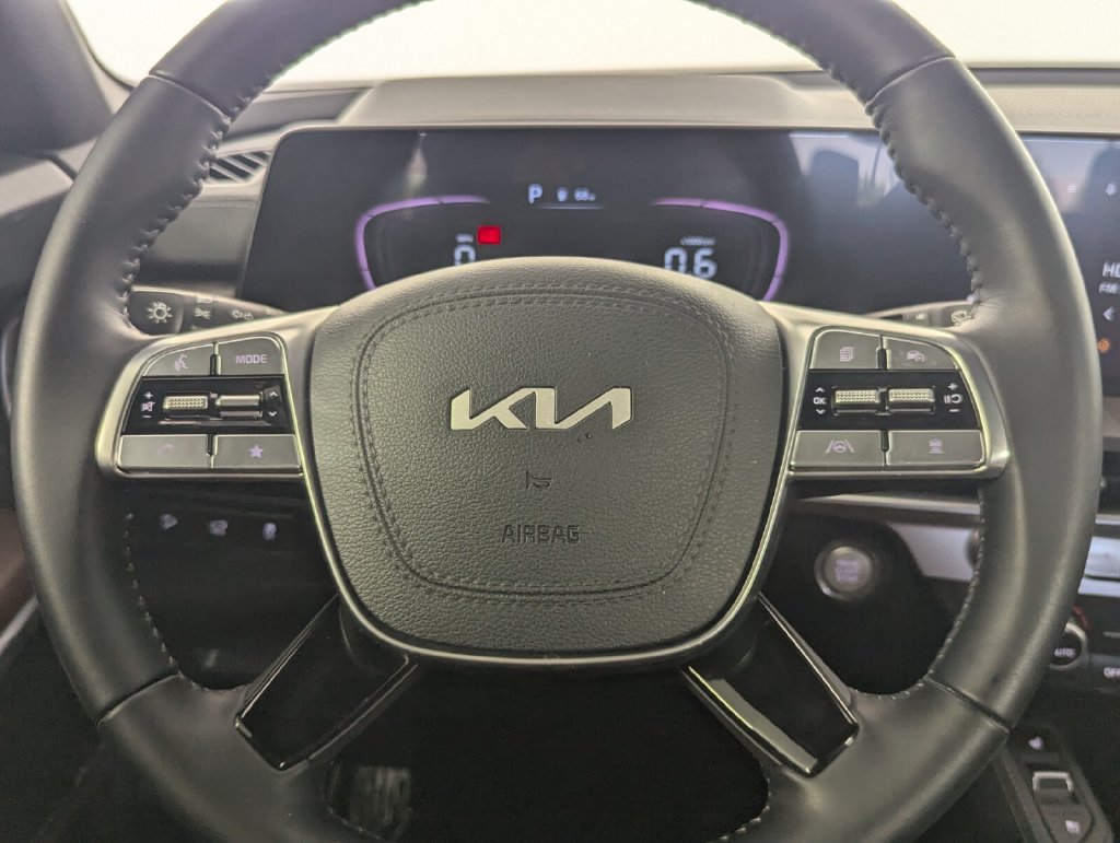 Used 2024 Kia Telluride EX w/ EX Captain's Chair Package FWD image 14