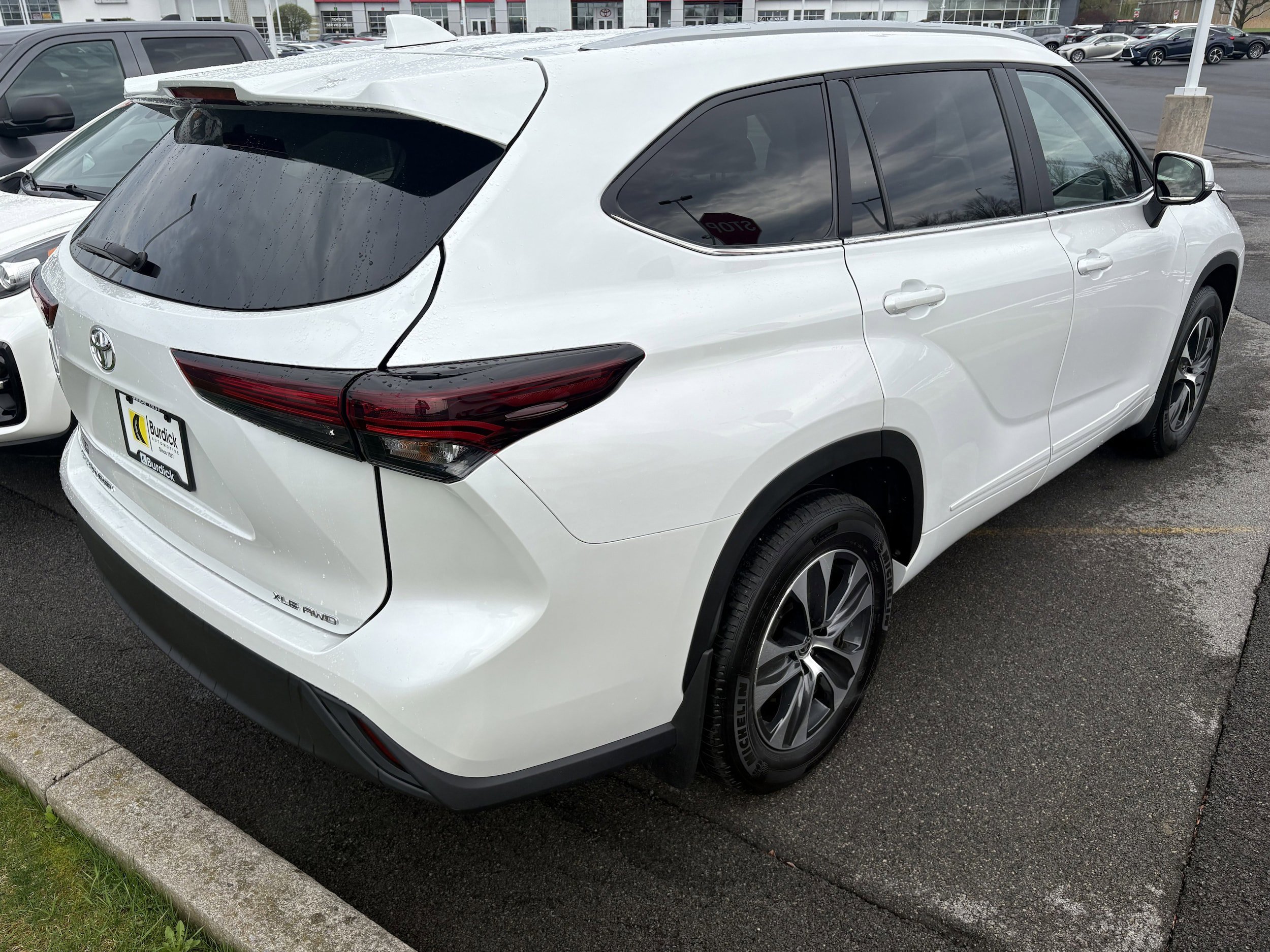 Certified 2025 Toyota Highlander XLE AWD/4WD image 6