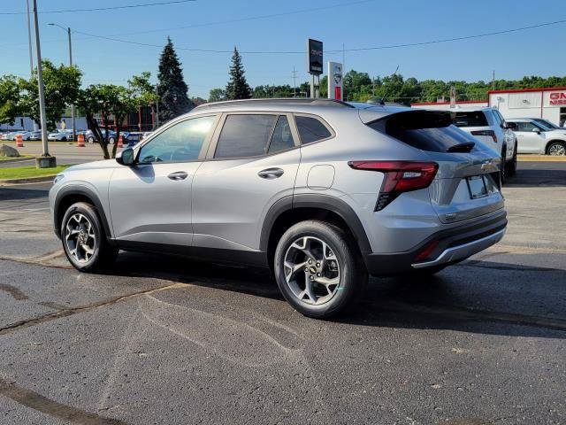 New 2026 Chevrolet Trax LT w/ LT Convenience Package FWD image 3